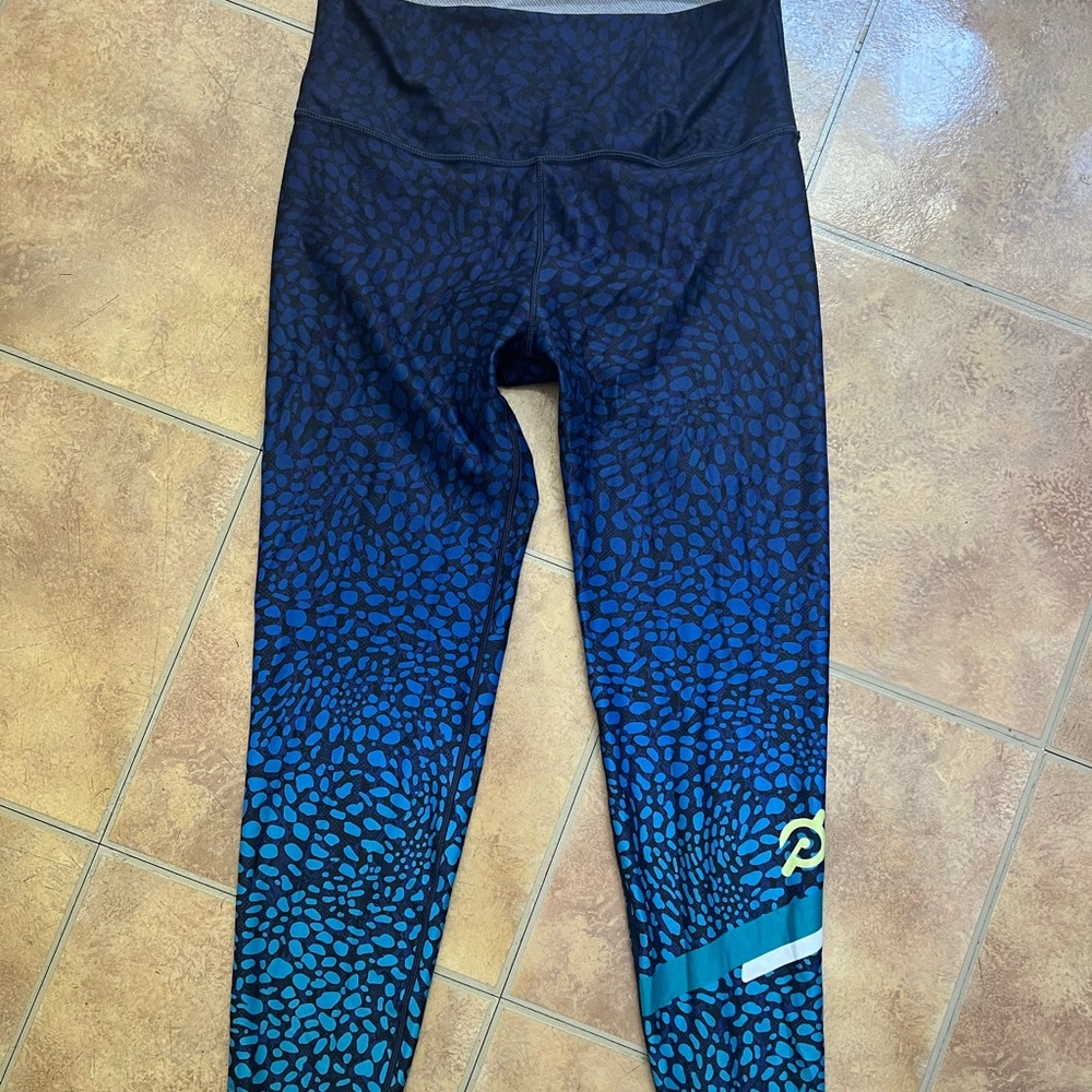 Peloton Black and Blue Gradient Patterned Leggings
